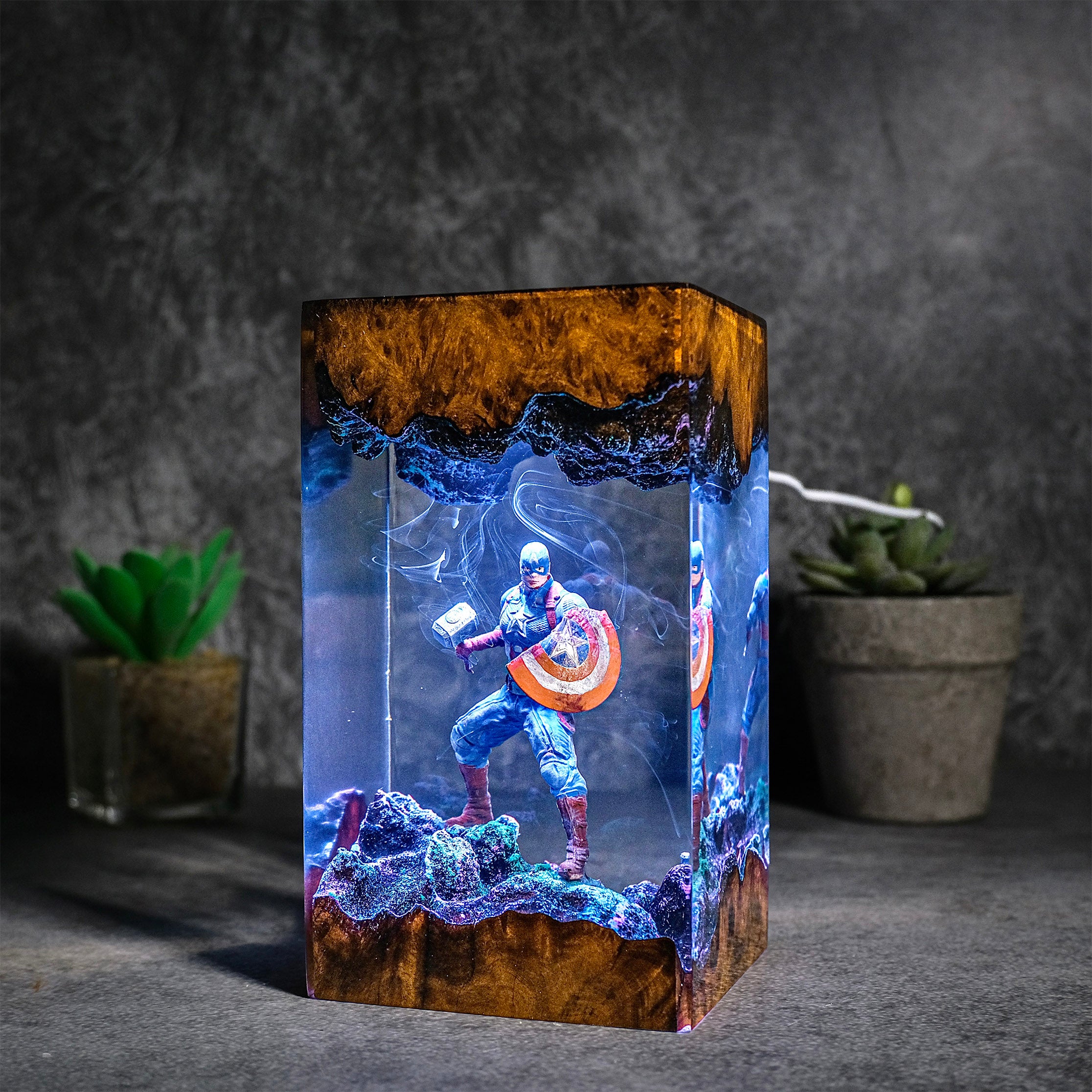 CAPTION AMERICAN Resin Handmade Lamp