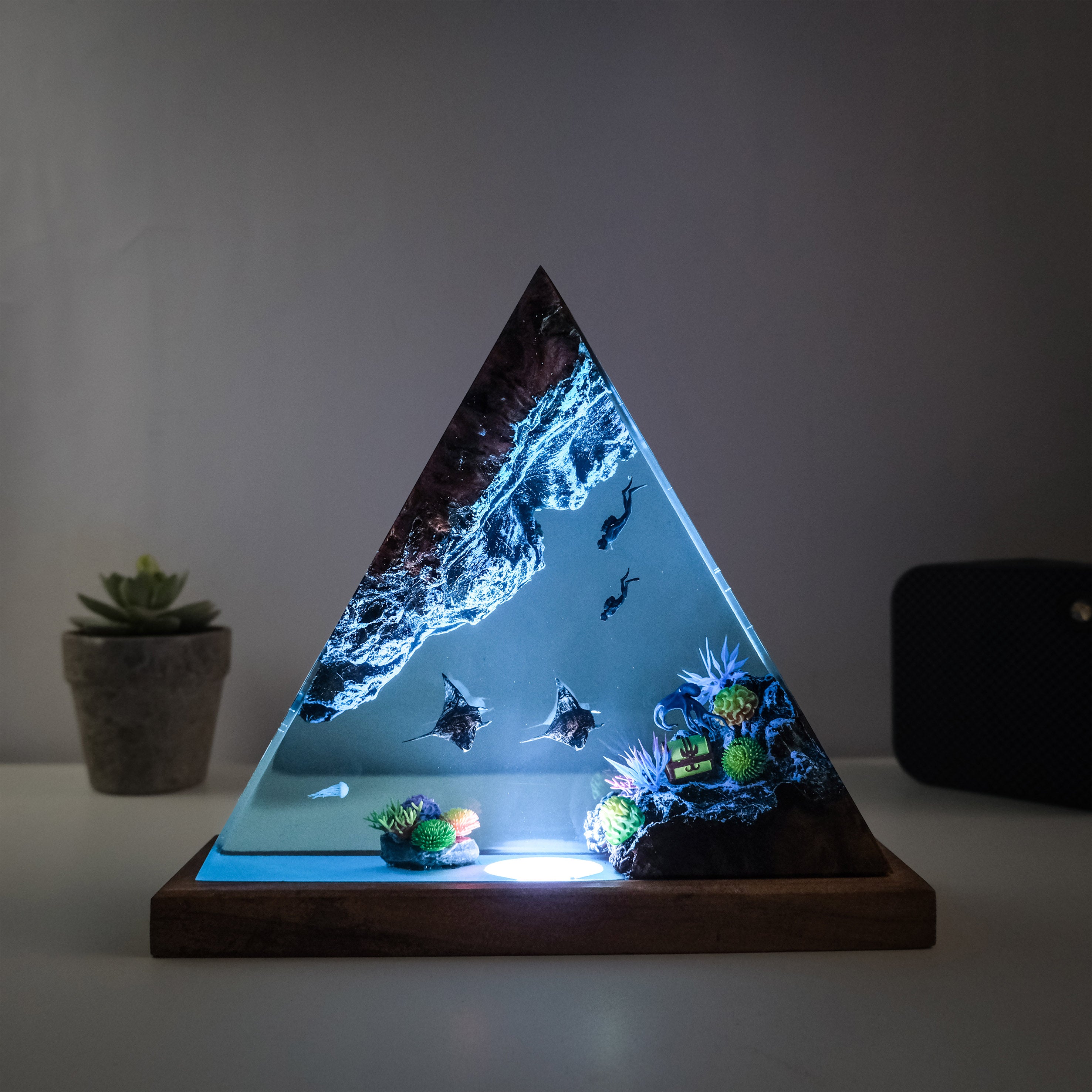 Ocean S8 Resin Handmade Lamp