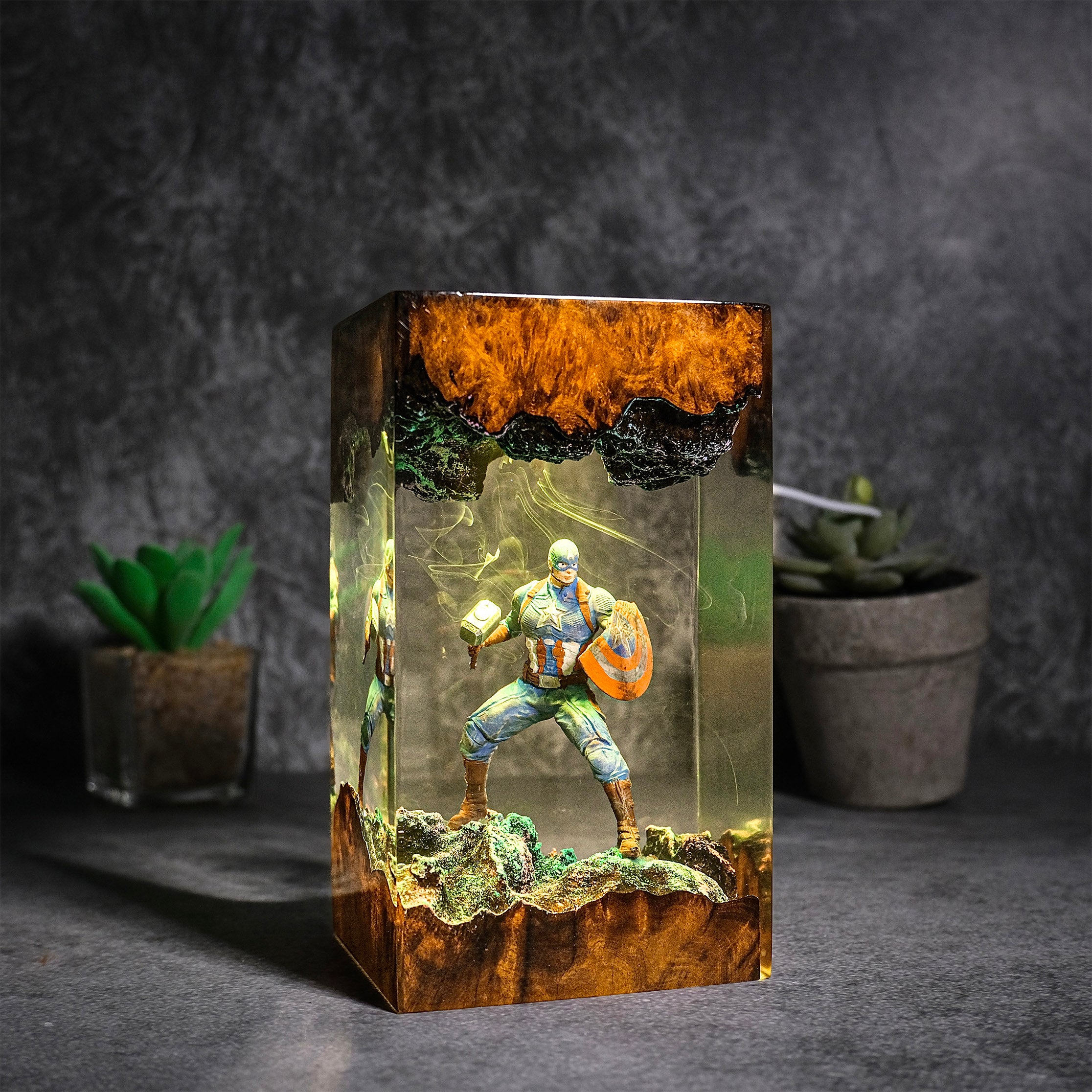 CAPTION AMERICAN Resin Handmade Lamp