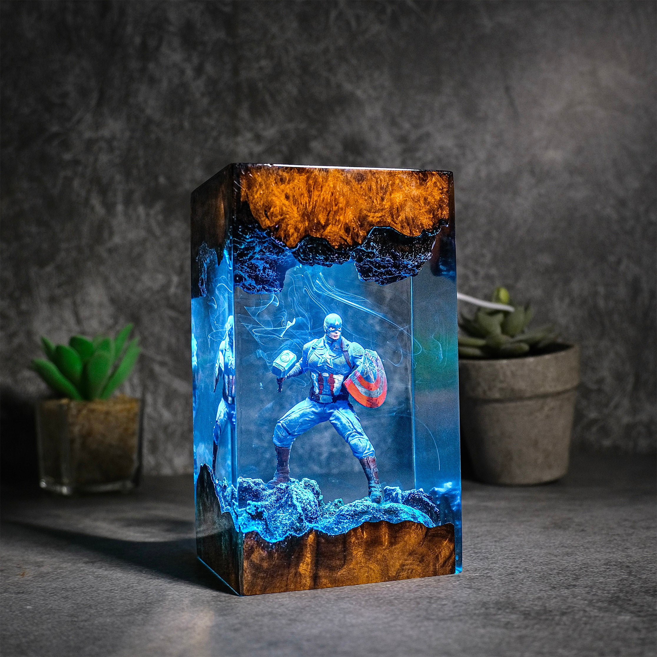 CAPTION AMERICAN Resin Handmade Lamp