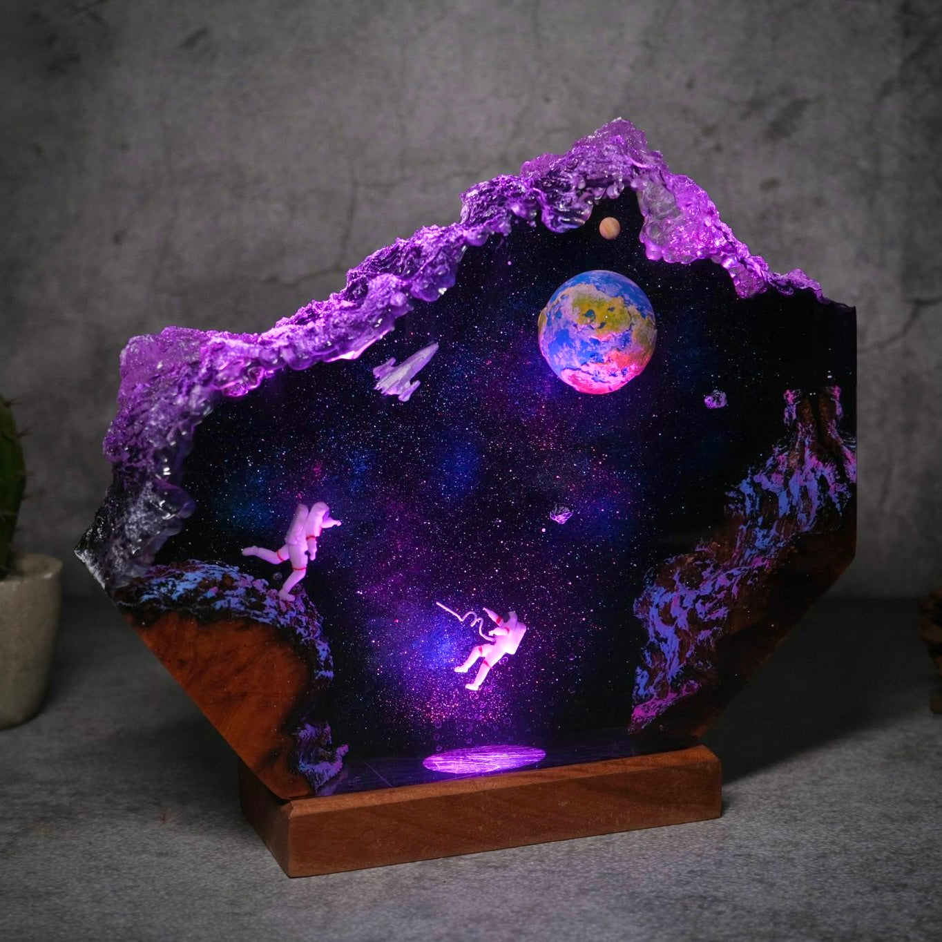 Universe V5 Resin Handmade Lamp