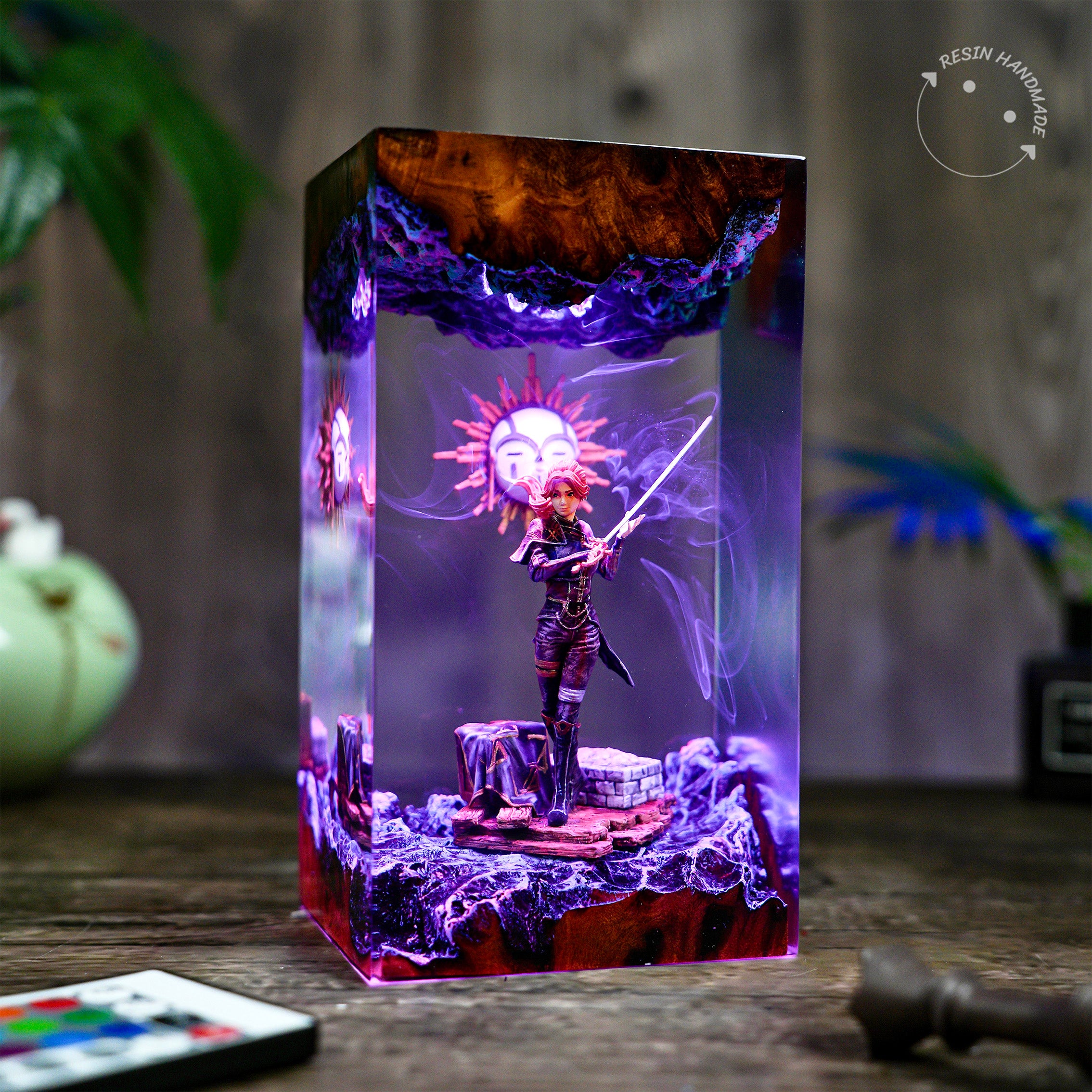Maelle Clair Obscur Resin Handmade Lamp
