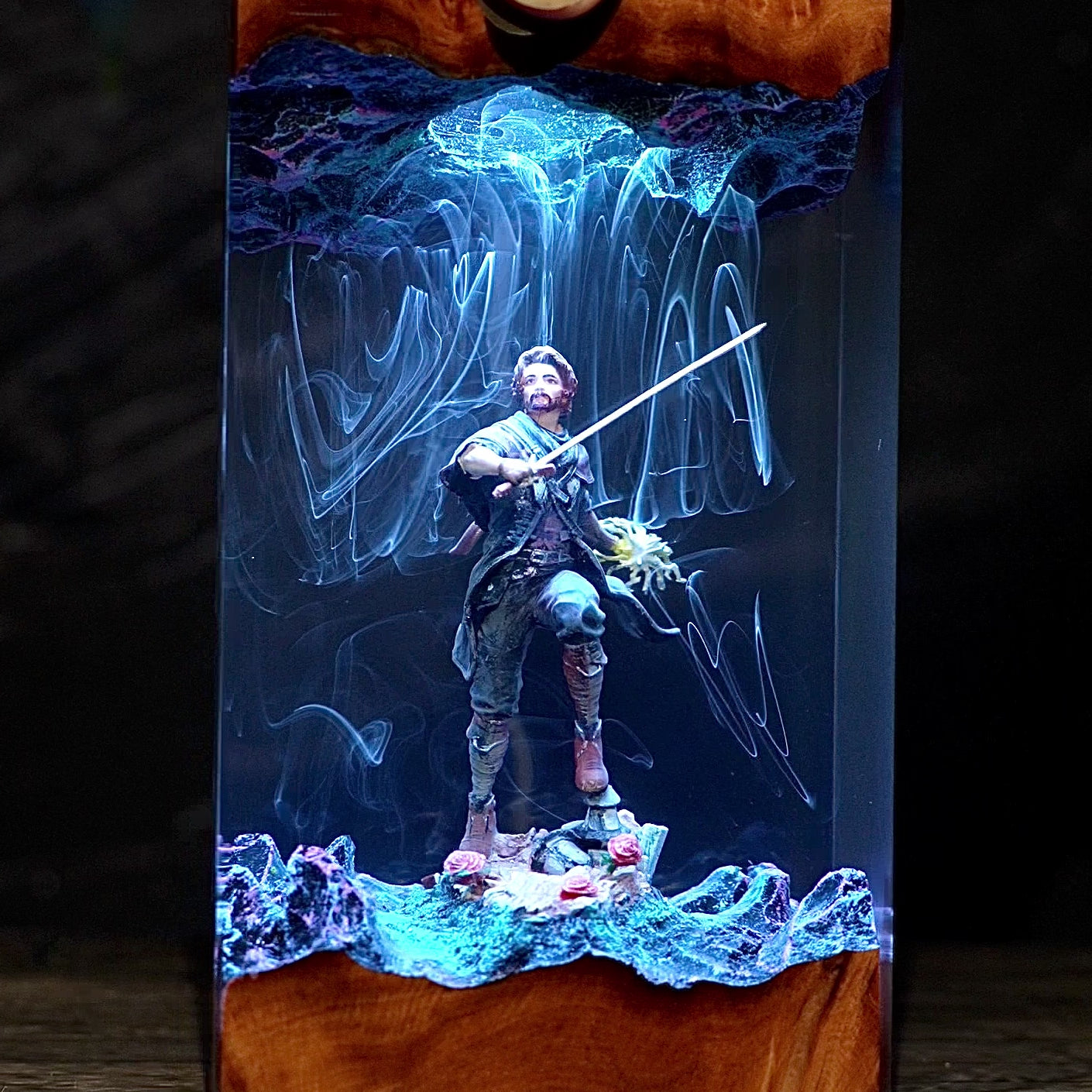 Verso Clair Obscur Resin Handmade Lamp